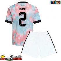 Camisa de Futebol Bélgica Zeno Debast #2 Equipamento Secundário Infantil Mundo 2026 Manga Curta (+ Calças curtas)